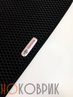 Фурнитура для автоковриков: логотип Toyota 